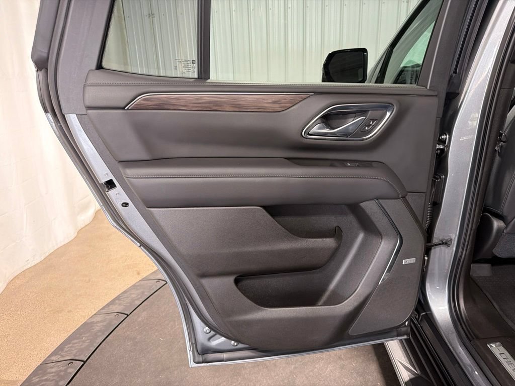 Certified 2021 Chevrolet Tahoe LT w/ Luxury Package AWD/4WD image 17