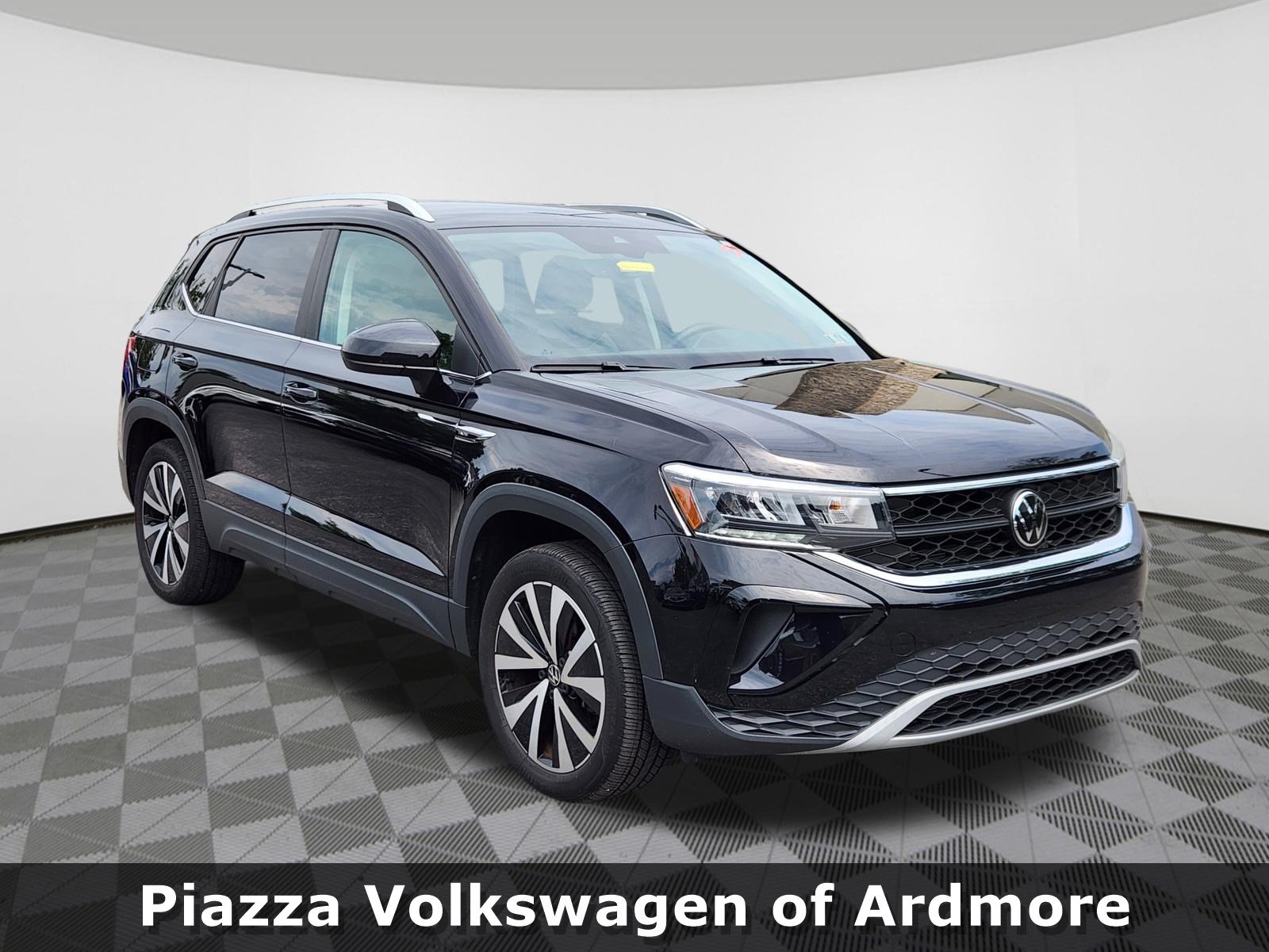 Used 2023 Volkswagen Taos SE AWD/4WD image 1