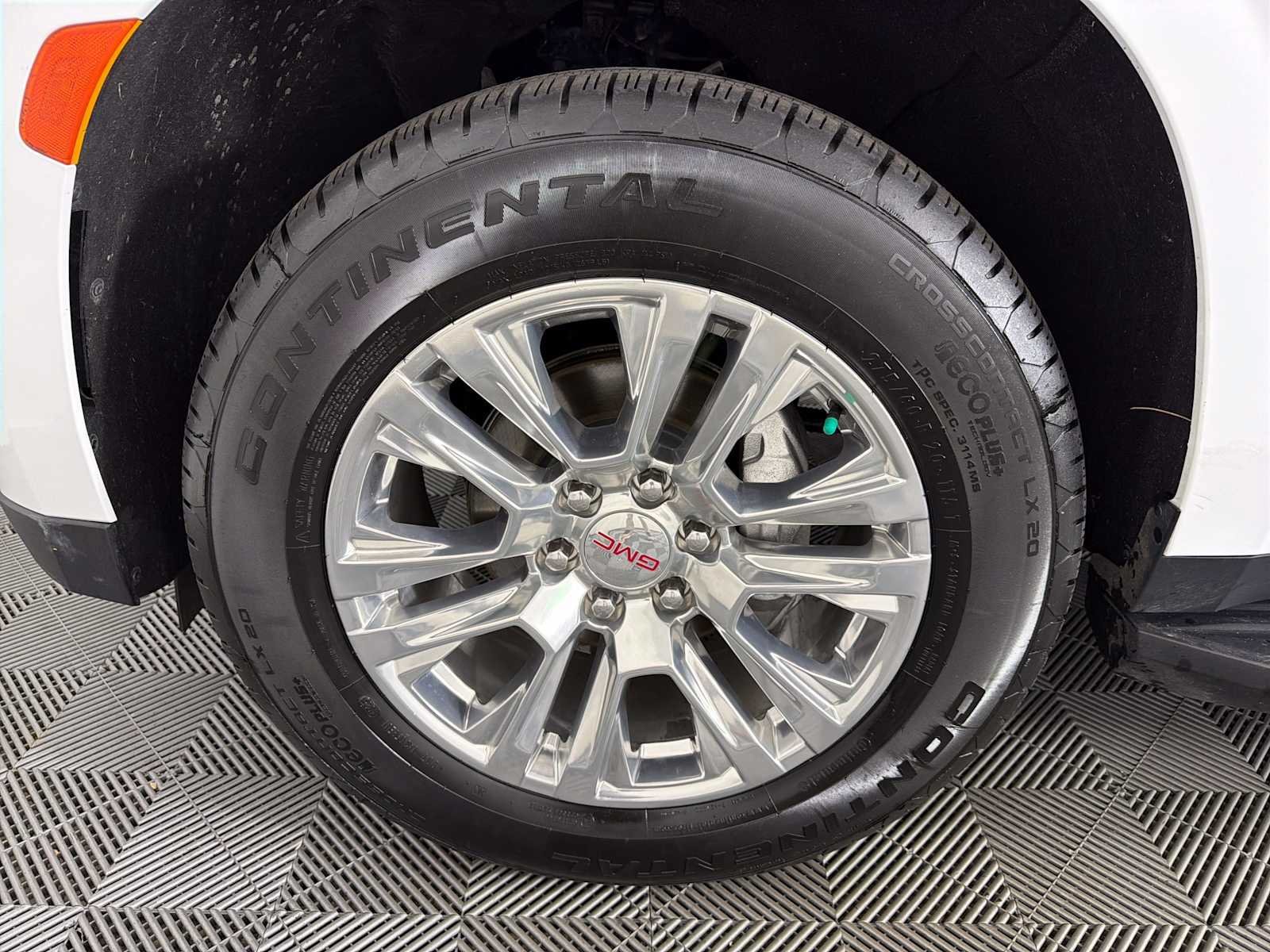 Used 2024 GMC Yukon XL Denali RWD image 9