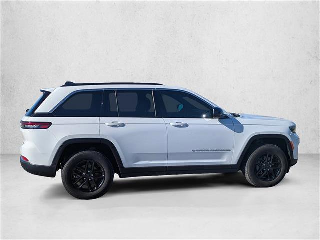 Used 2024 Jeep Grand Cherokee Laredo X image 6