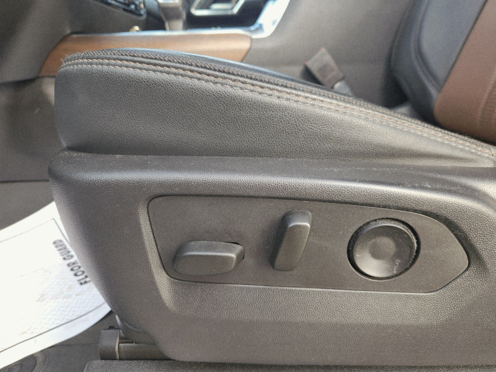 Used 2023 Chevrolet Silverado 1500 High Country w/ High Country Premium Package AWD/4WD image 39