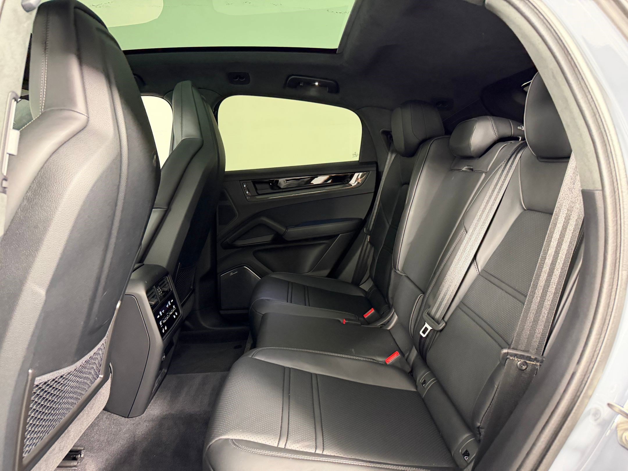 Certified 2025 Porsche Cayenne GTS image 18