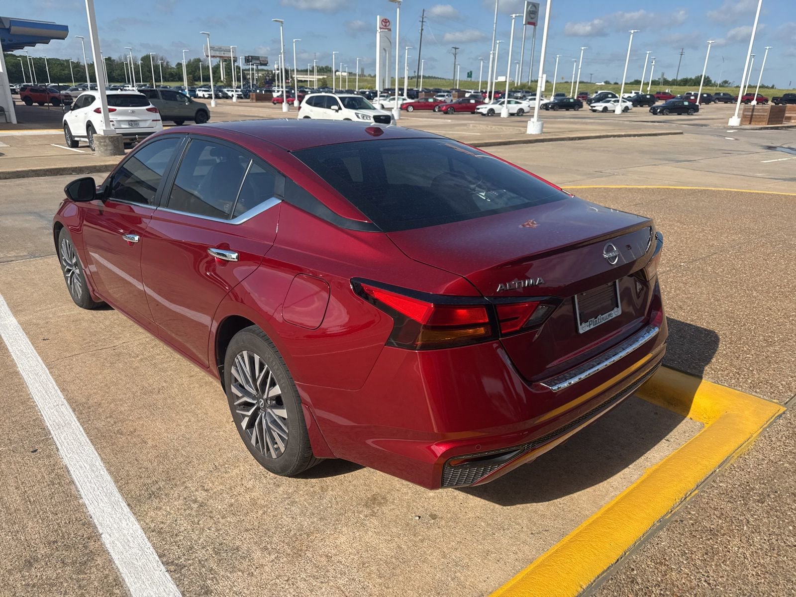 Used 2023 Nissan Altima 2.5 SV FWD image 5
