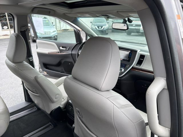 Used 2015 Toyota Sienna Limited Premium w/ Four Season Floor Mat Package AWD/4WD image 27