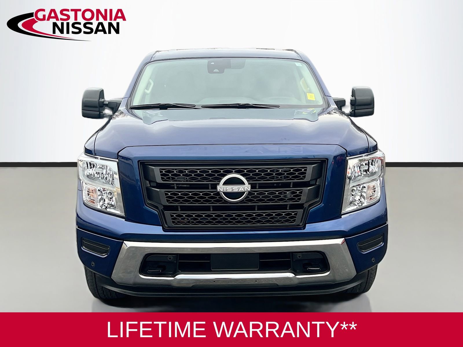 Used 2024 Nissan Titan SV w/ SV Convenience Package image 2