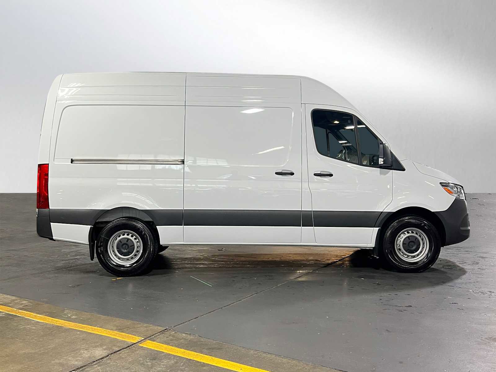 Used 2025 Mercedes-Benz Sprinter 2500 image 2