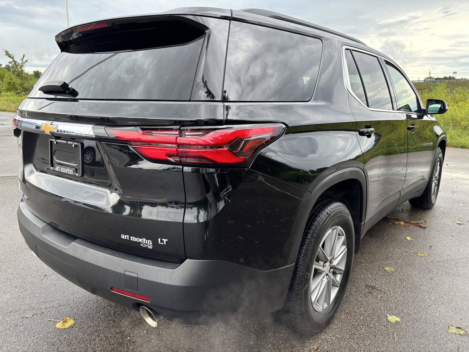 Used 2023 Chevrolet Traverse LT AWD/4WD image 3
