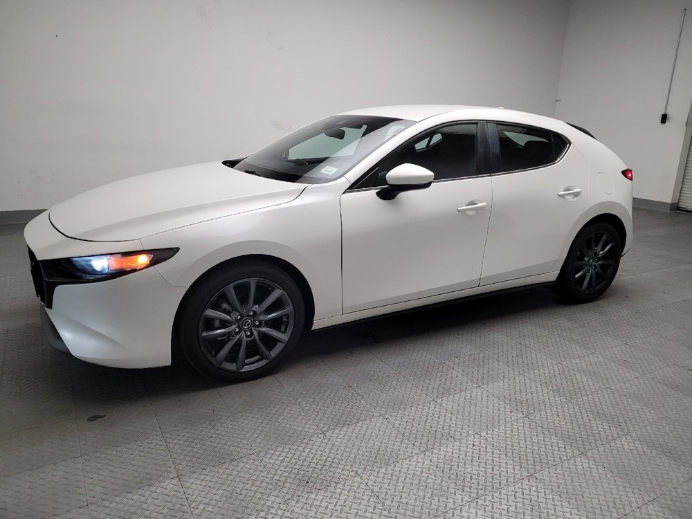 Used 2020 MAZDA MAZDA3 Hatchback w/ Preferred Package FWD image 2