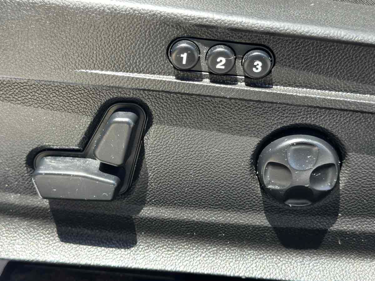 Used 2017 Alfa Romeo Giulia AWD image 12