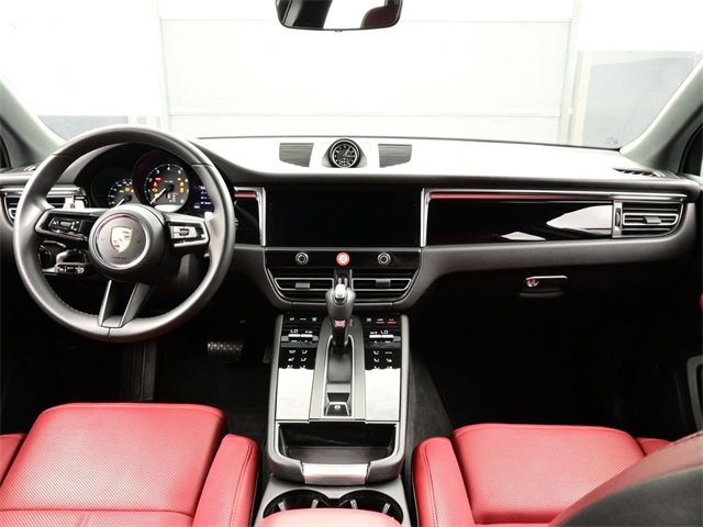 Used 2025 Porsche Macan image 20
