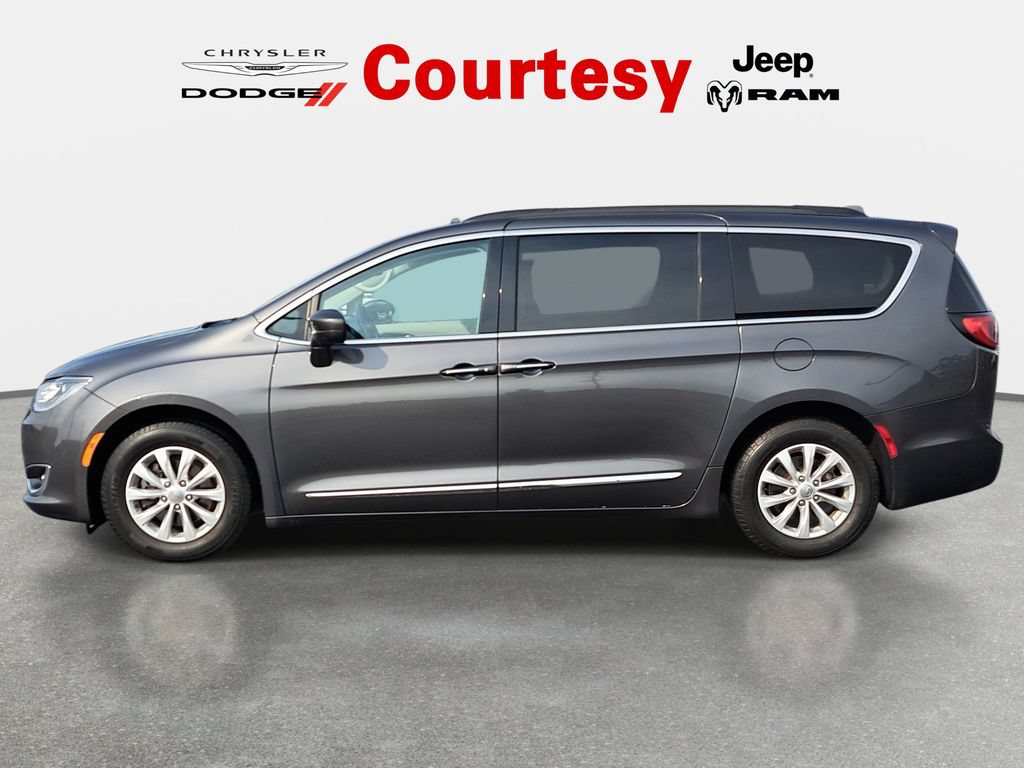 Used 2017 Chrysler Pacifica Touring-L FWD image 7