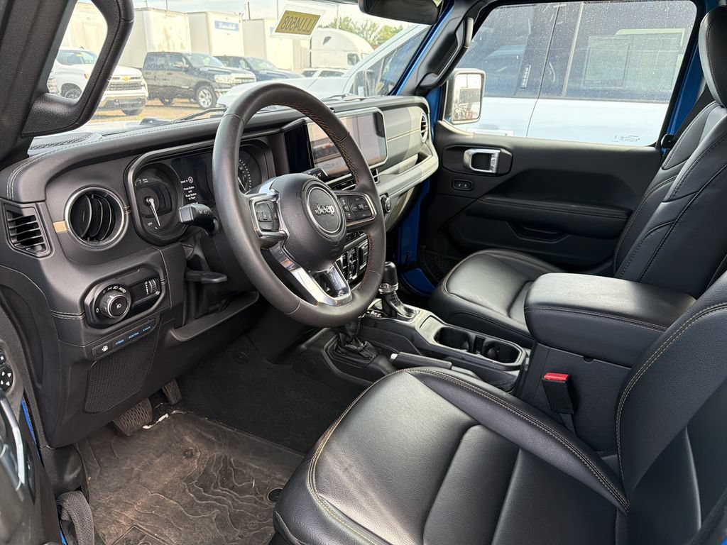 Used 2024 Jeep Wrangler Unlimited Sahara w/ Technology Group AWD/4WD image 5