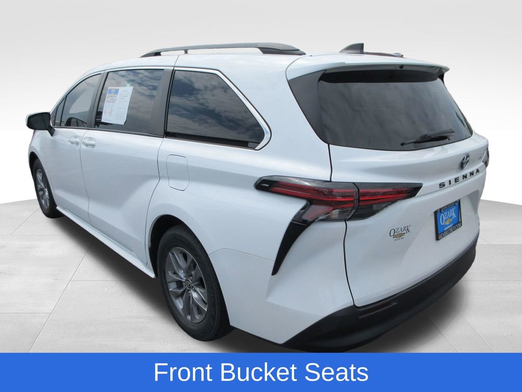 Used 2022 Toyota Sienna LE FWD image 3