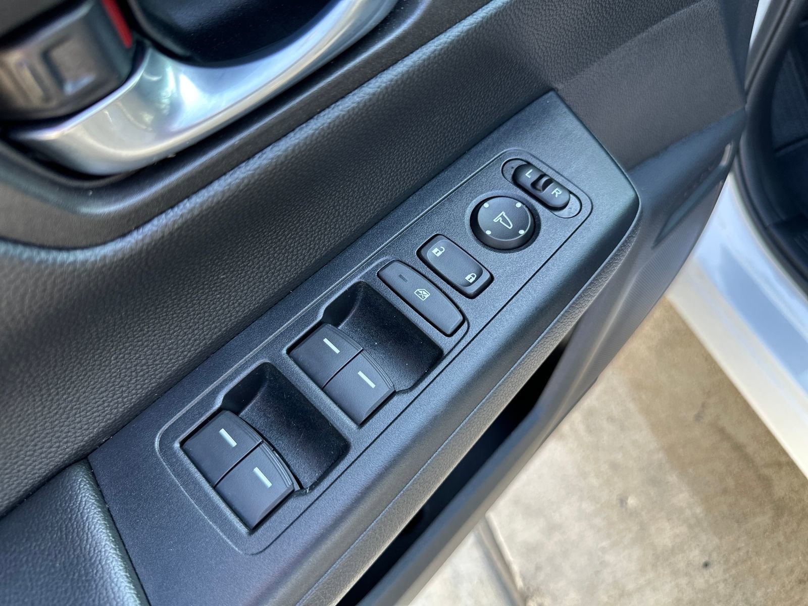 Used 2025 Honda CR-V Sport-L image 11