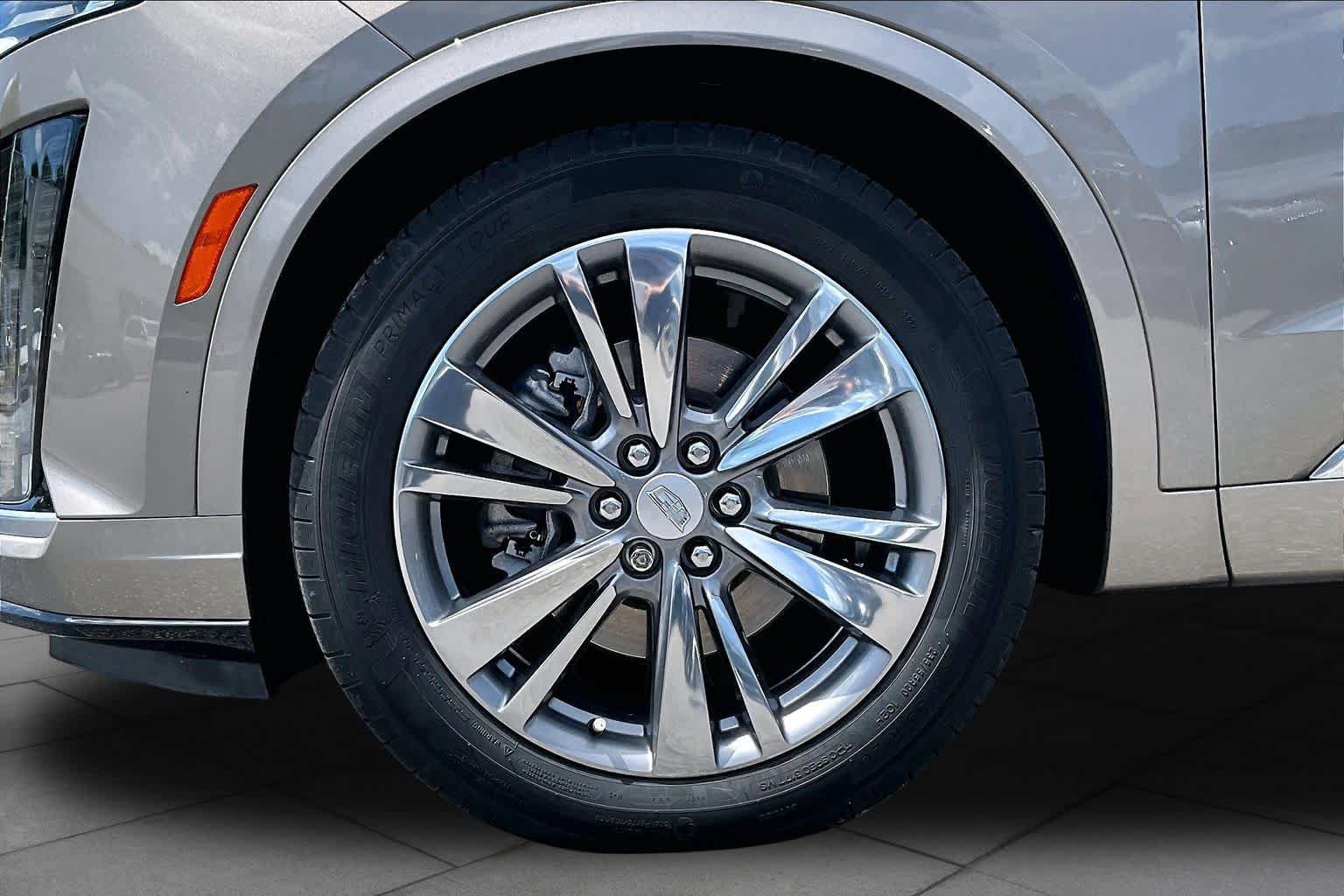 Used 2023 Cadillac XT6 Premium Luxury FWD image 11