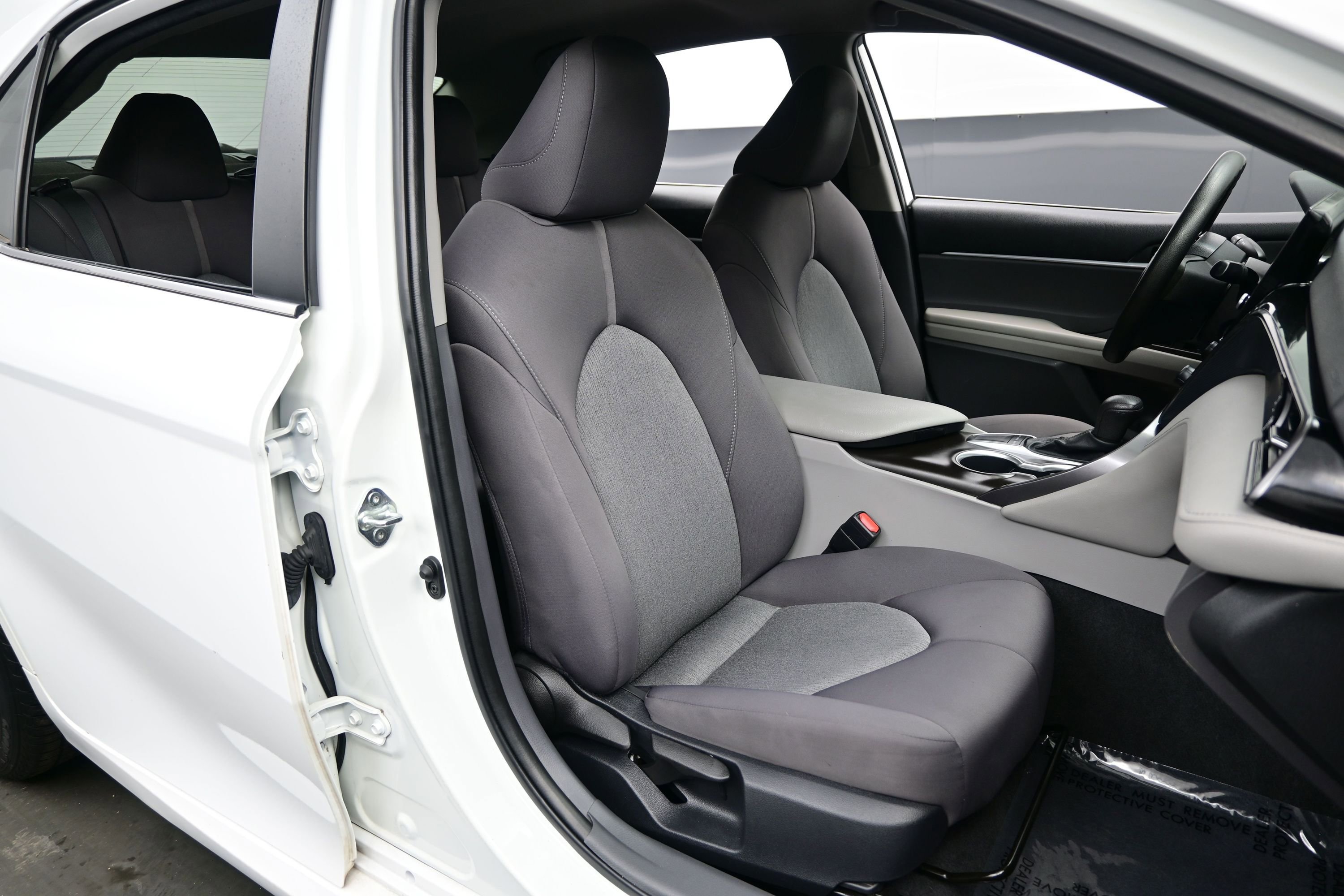 Used 2022 Toyota Camry LE FWD image 14