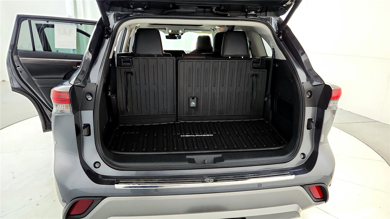Certified 2025 Toyota Highlander Platinum image 20