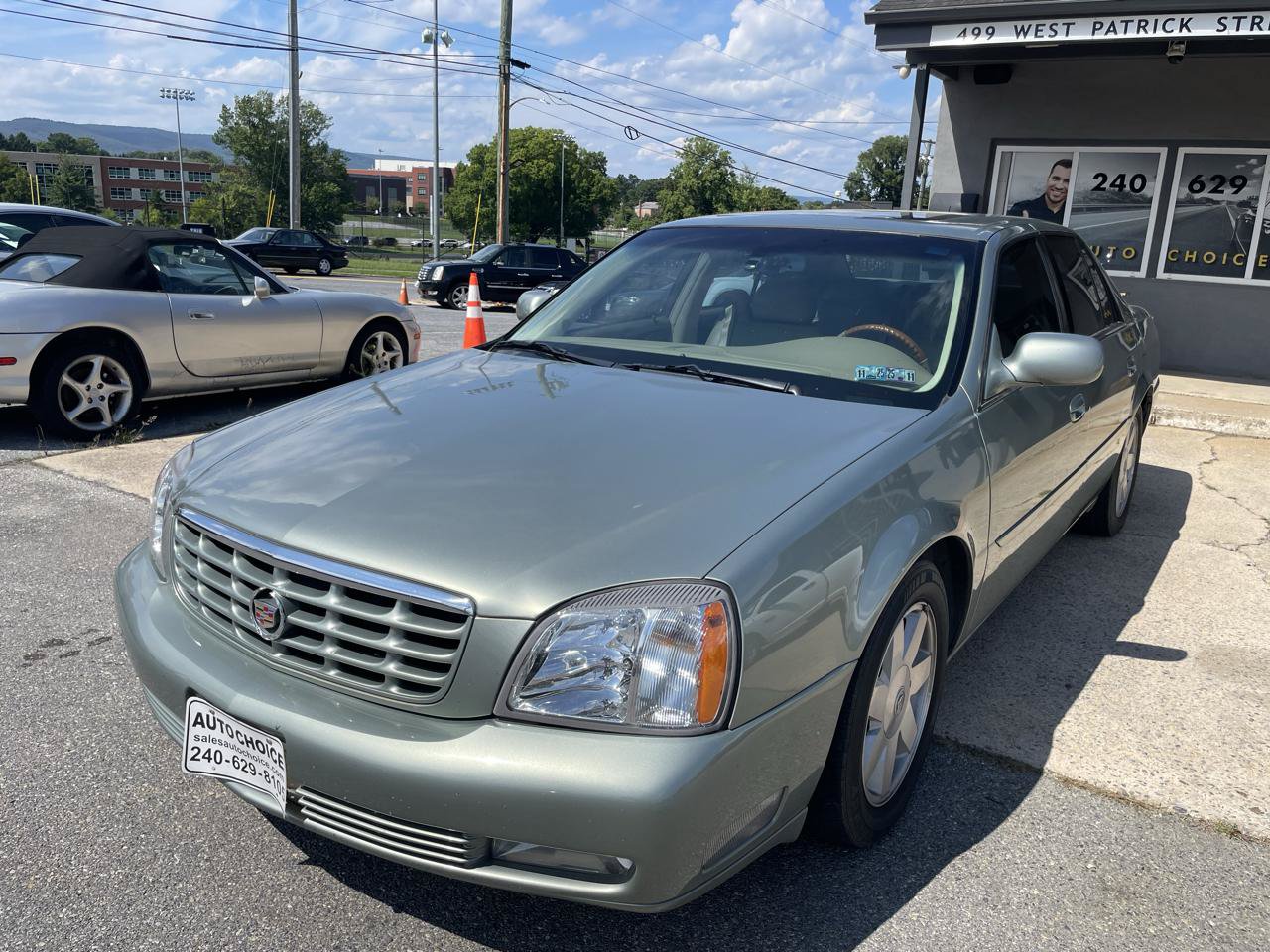 Used 2005 Cadillac De Ville DTS w/ Equipment Group FWD image 3