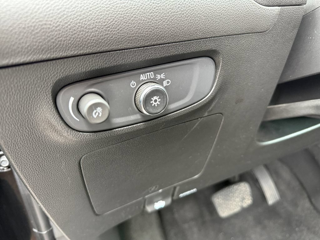 Used 2024 Buick Encore GX Sport Touring FWD image 27
