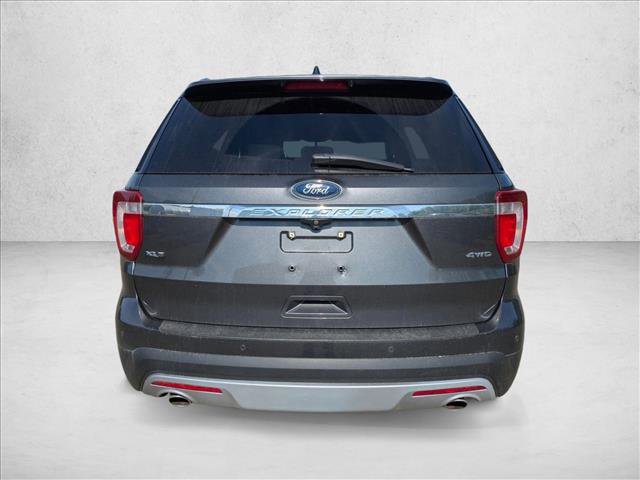 Used 2017 Ford Explorer XLT w/ Equipment Group 202A AWD/4WD image 6