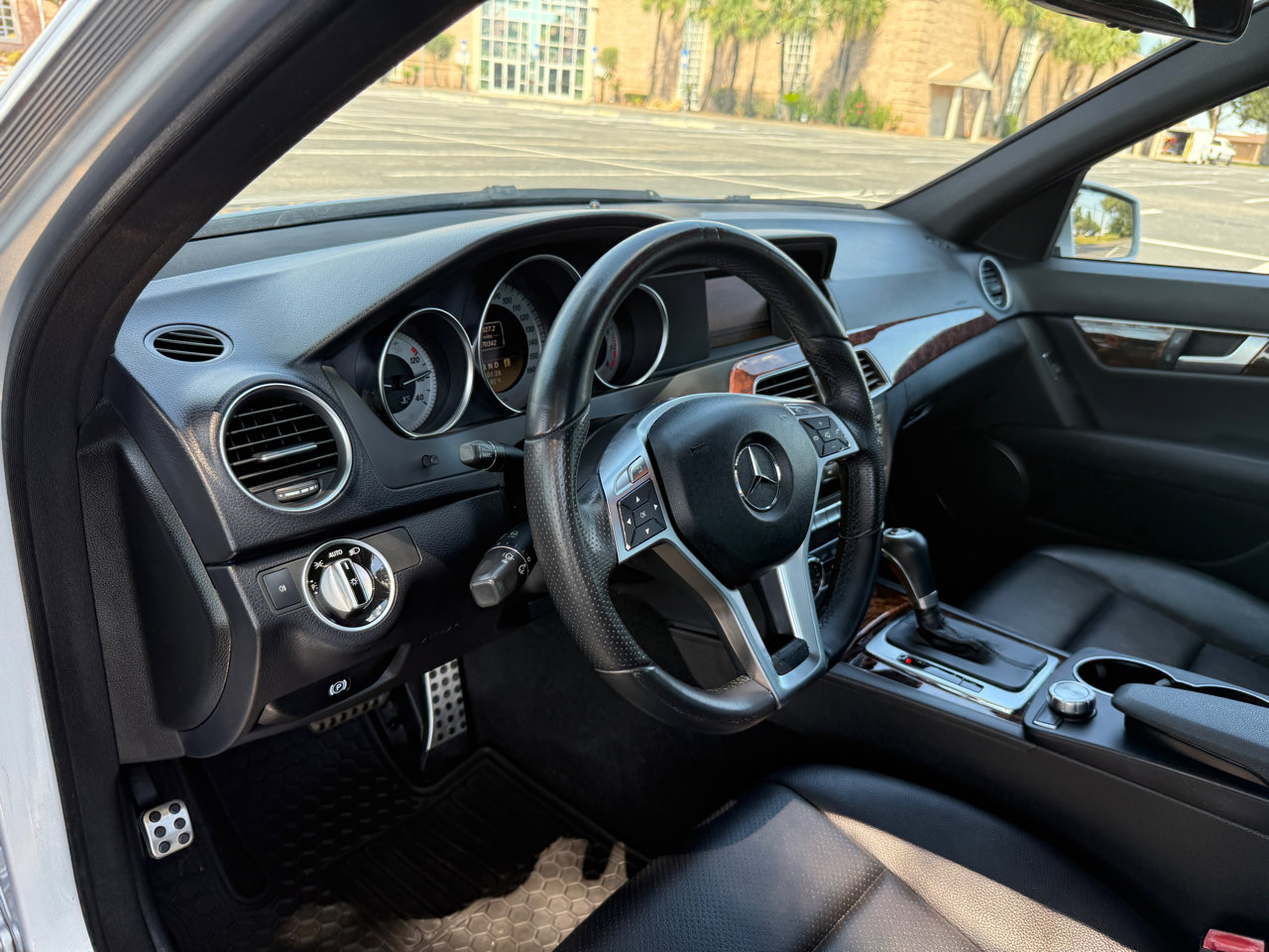 Used 2012 Mercedes-Benz C 300 Luxury image 15