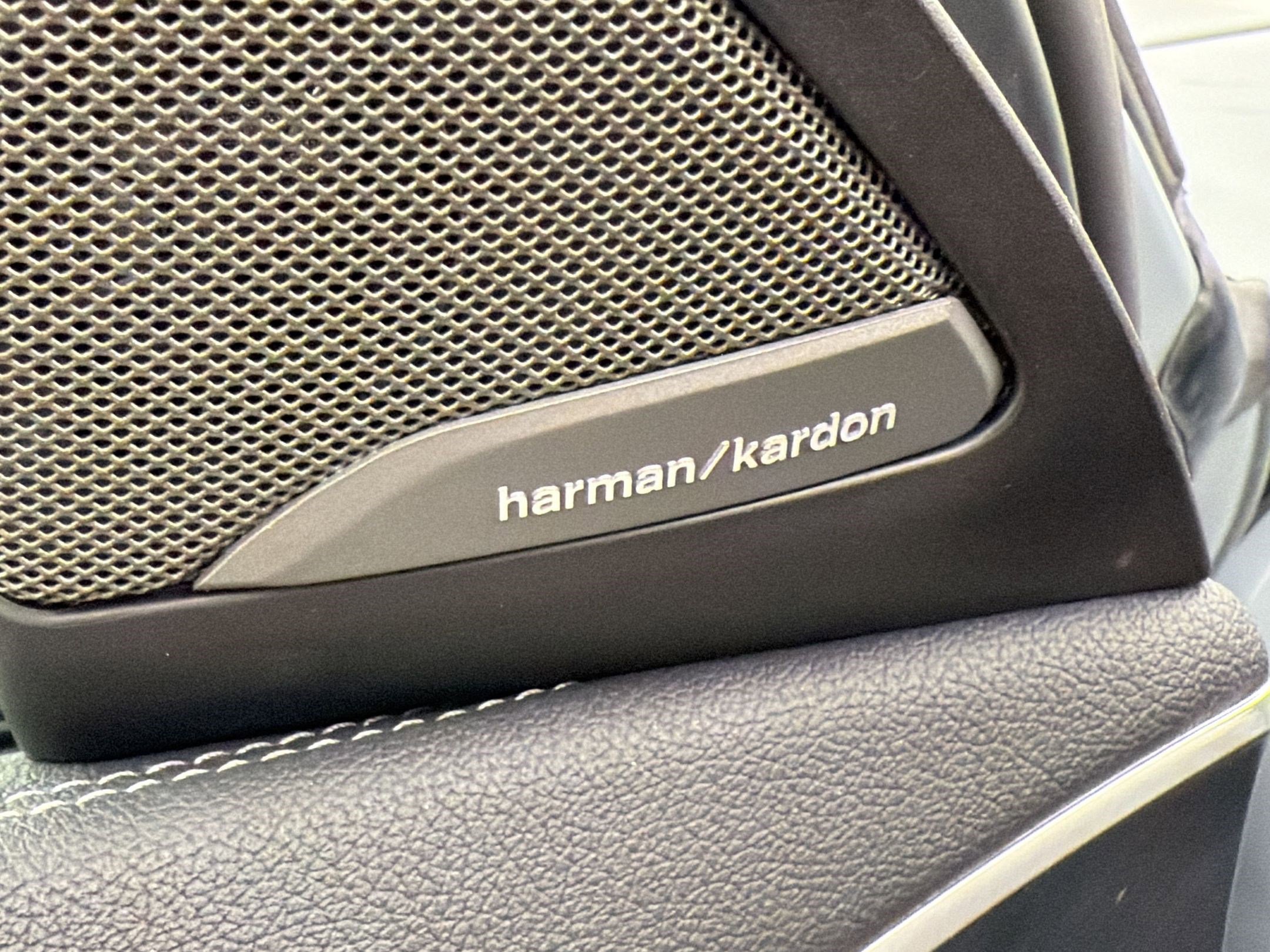 Certified 2023 BMW X4 M40i w/ Premium Package image 22