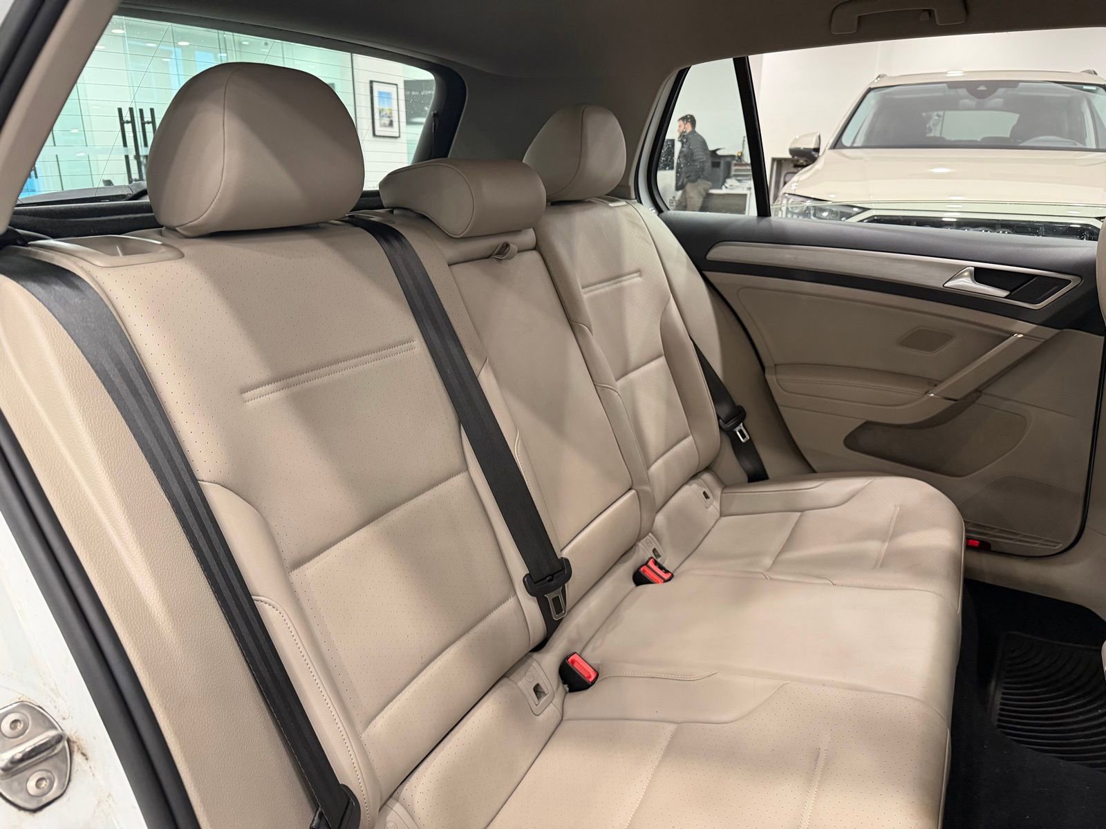 Used 2015 Volkswagen Golf TDI S image 12