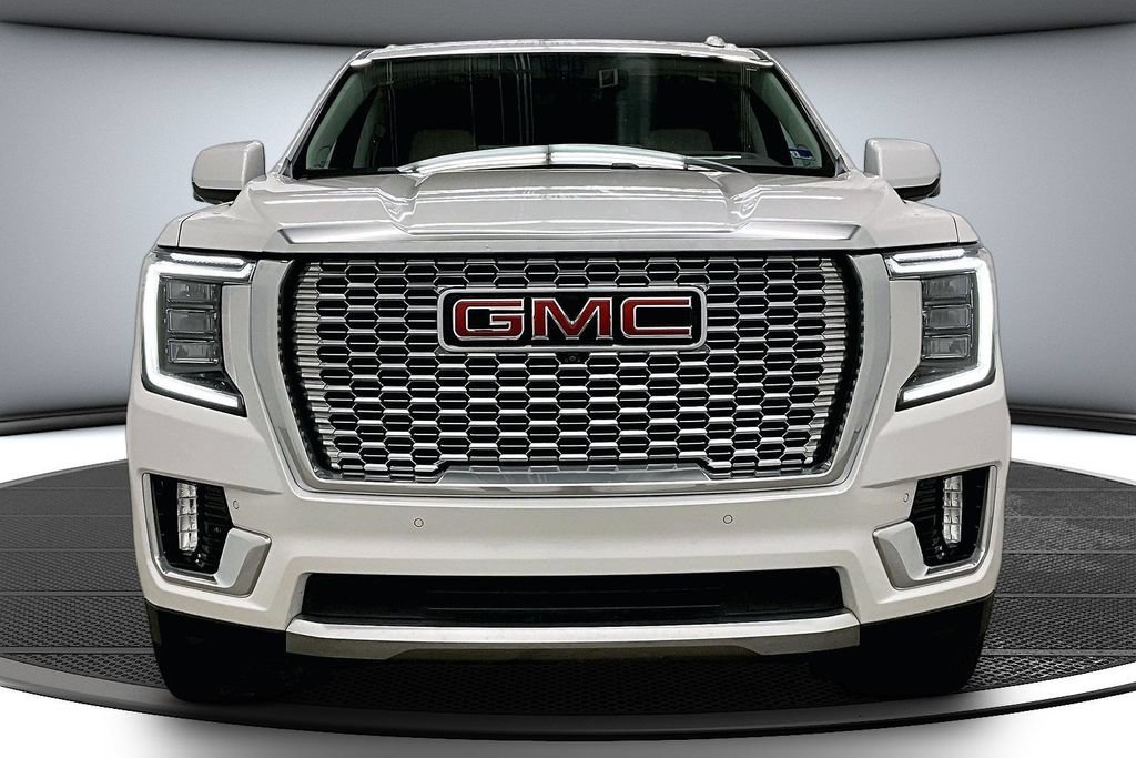 Used 2022 GMC Yukon Denali w/ Denali Premium Package AWD/4WD image 2