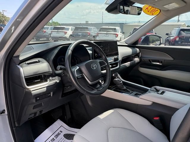 Used 2024 Toyota Grand Highlander AWD image 3