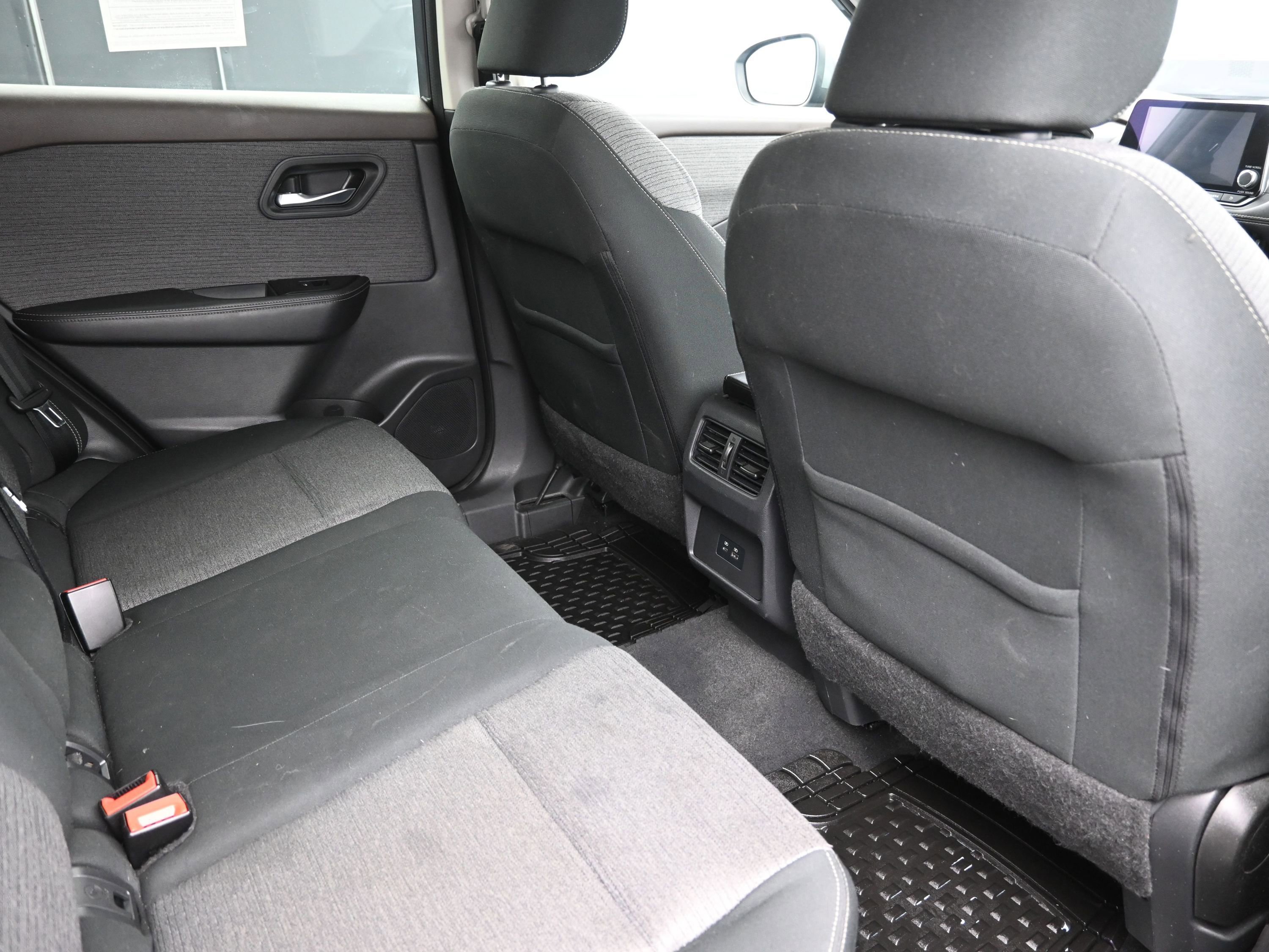 Used 2022 Nissan Rogue SV image 24