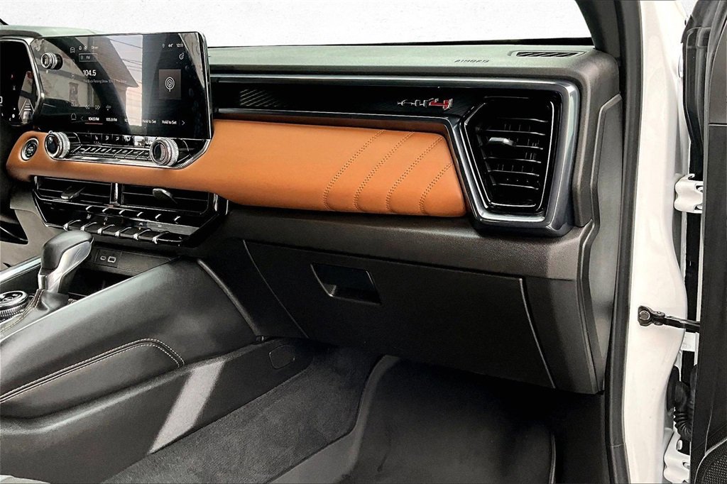 Used 2024 GMC Canyon AT4 image 26