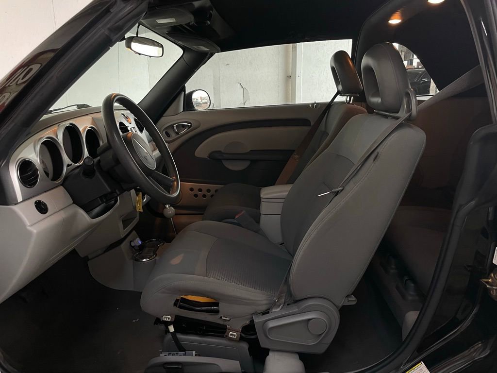 Used 2007 Chrysler PT Cruiser Convertible w/ Spring Special Group image 17