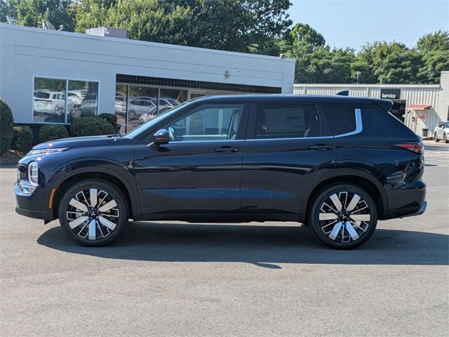 New 2025 Mitsubishi Outlander SE image 6