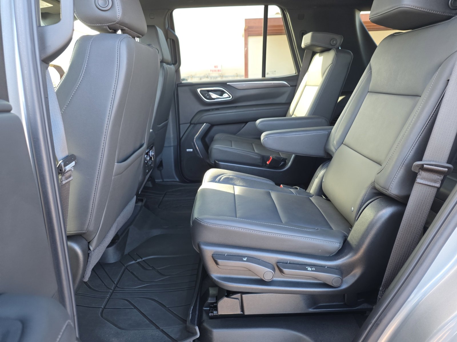 Used 2024 Chevrolet Tahoe Z71 w/ Luxury Package image 23