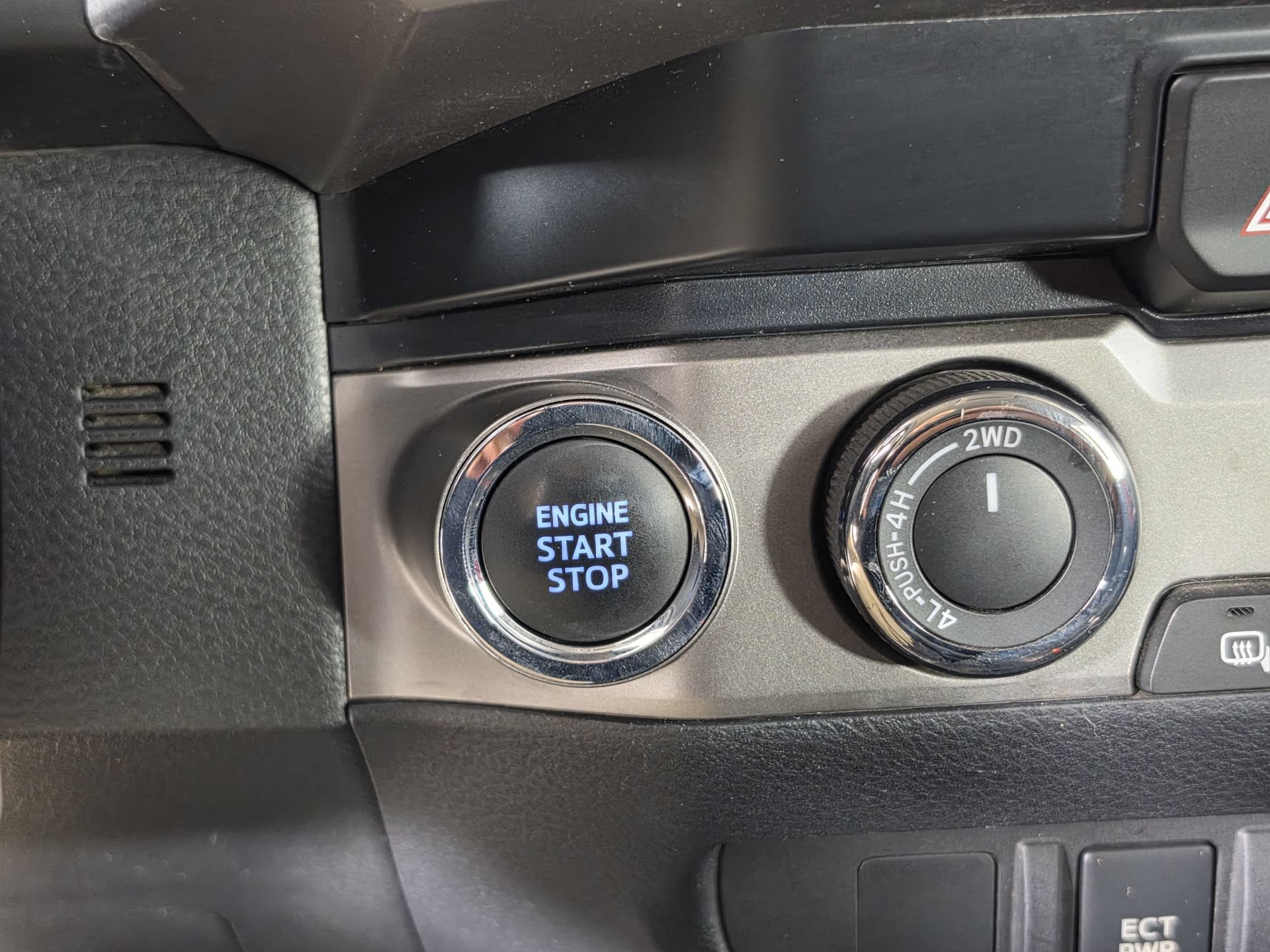 Used 2023 Toyota Tacoma SR5 AWD/4WD image 19