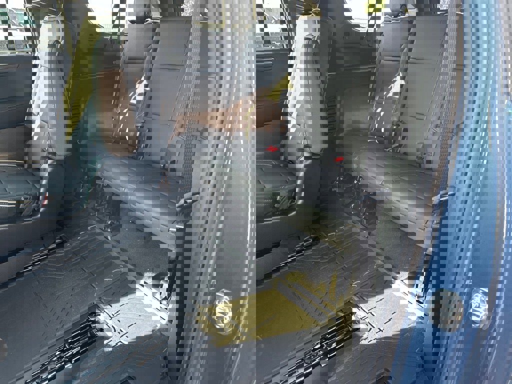 New 2026 Chevrolet Suburban Premier image 17