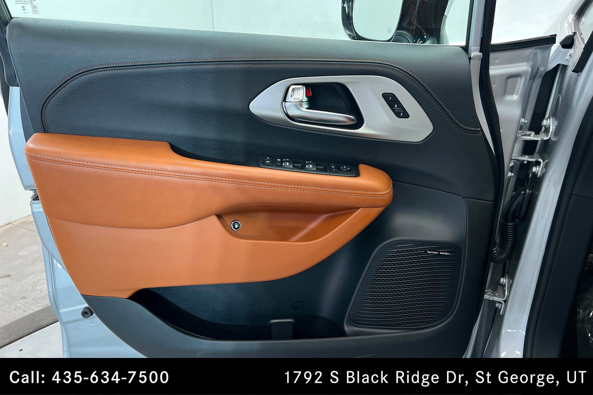 Used 2026 Chrysler Pacifica Pinnacle FWD image 14