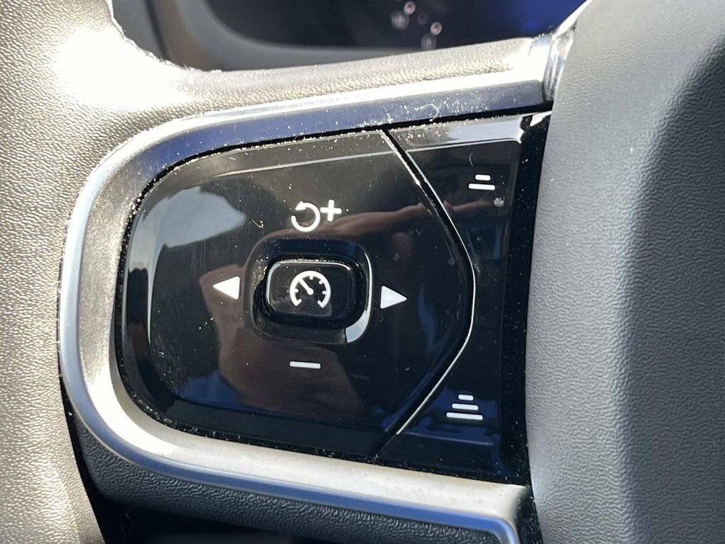 Used 2023 Volvo XC90 B6 Plus w/ Protection Package Premier image 30