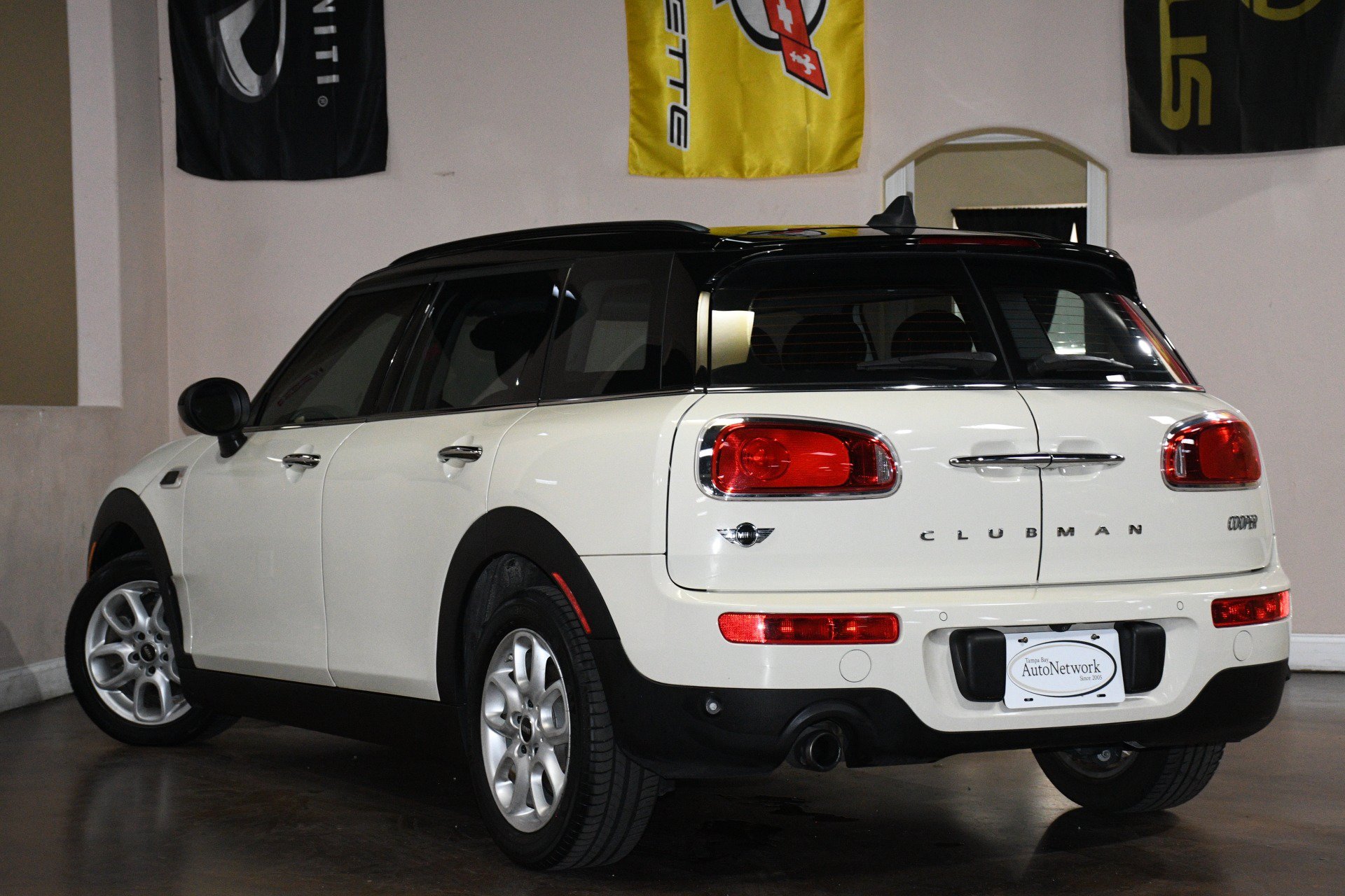 Used 2016 MINI Cooper Clubman FWD image 6