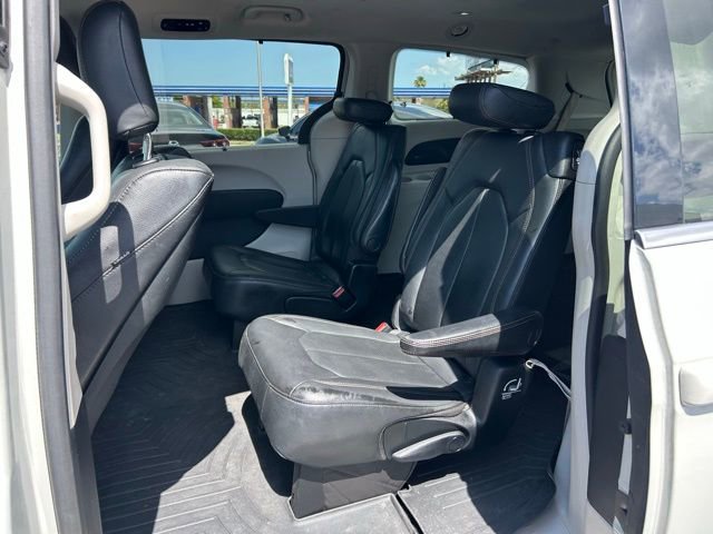 Used 2020 Chrysler Pacifica Touring-L Plus image 14