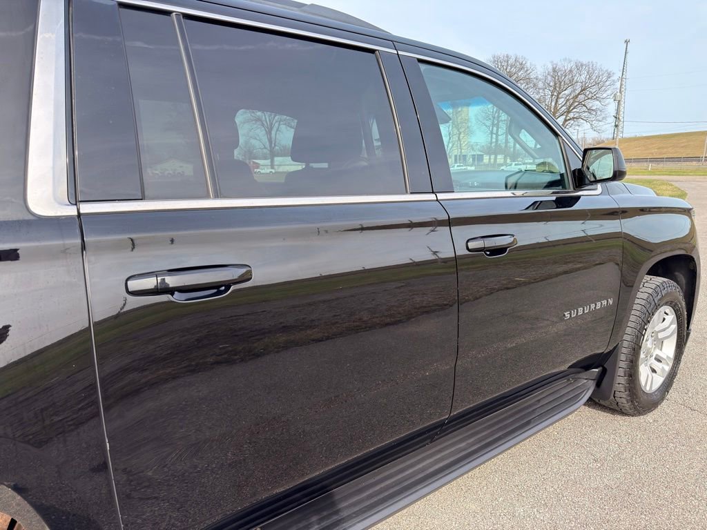 Used 2018 Chevrolet Suburban LT image 9