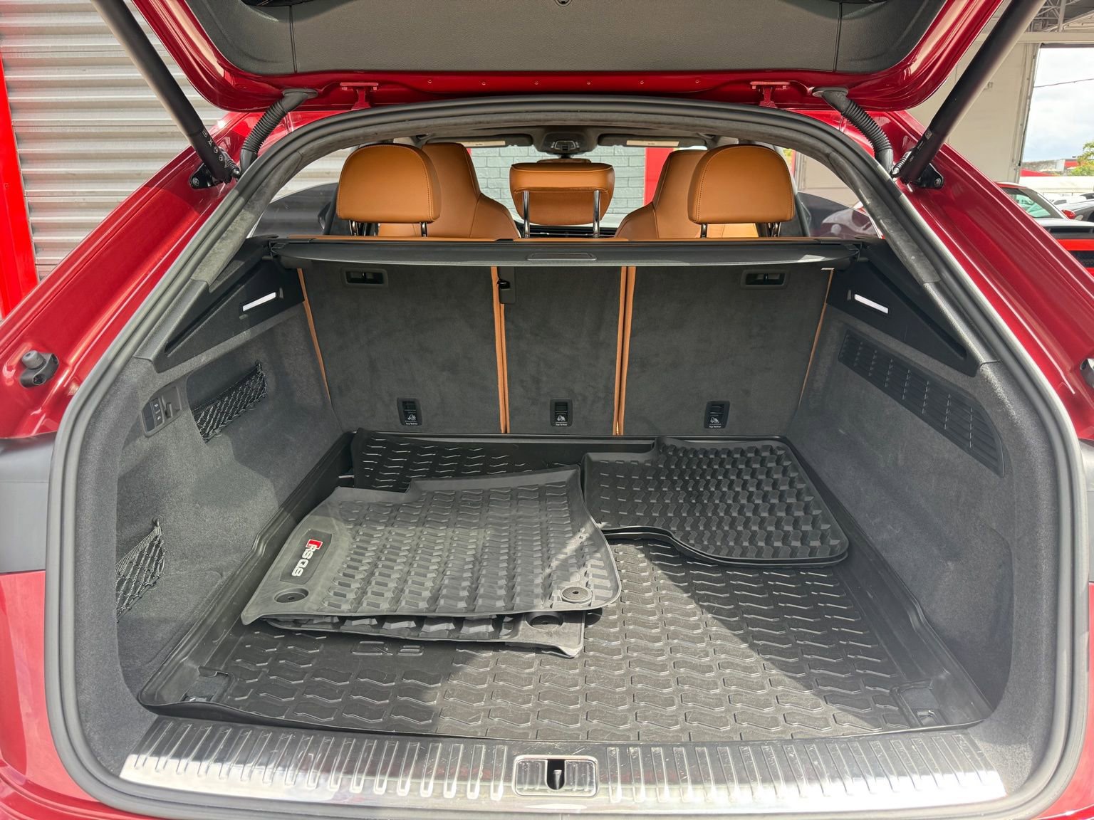 Used 2022 Audi RS Q8 w/ Carbon Optic Package image 26