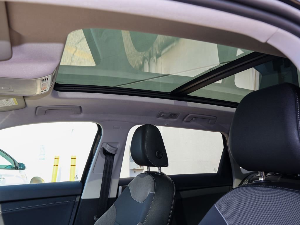 New 2026 Volkswagen Taos SE image 11