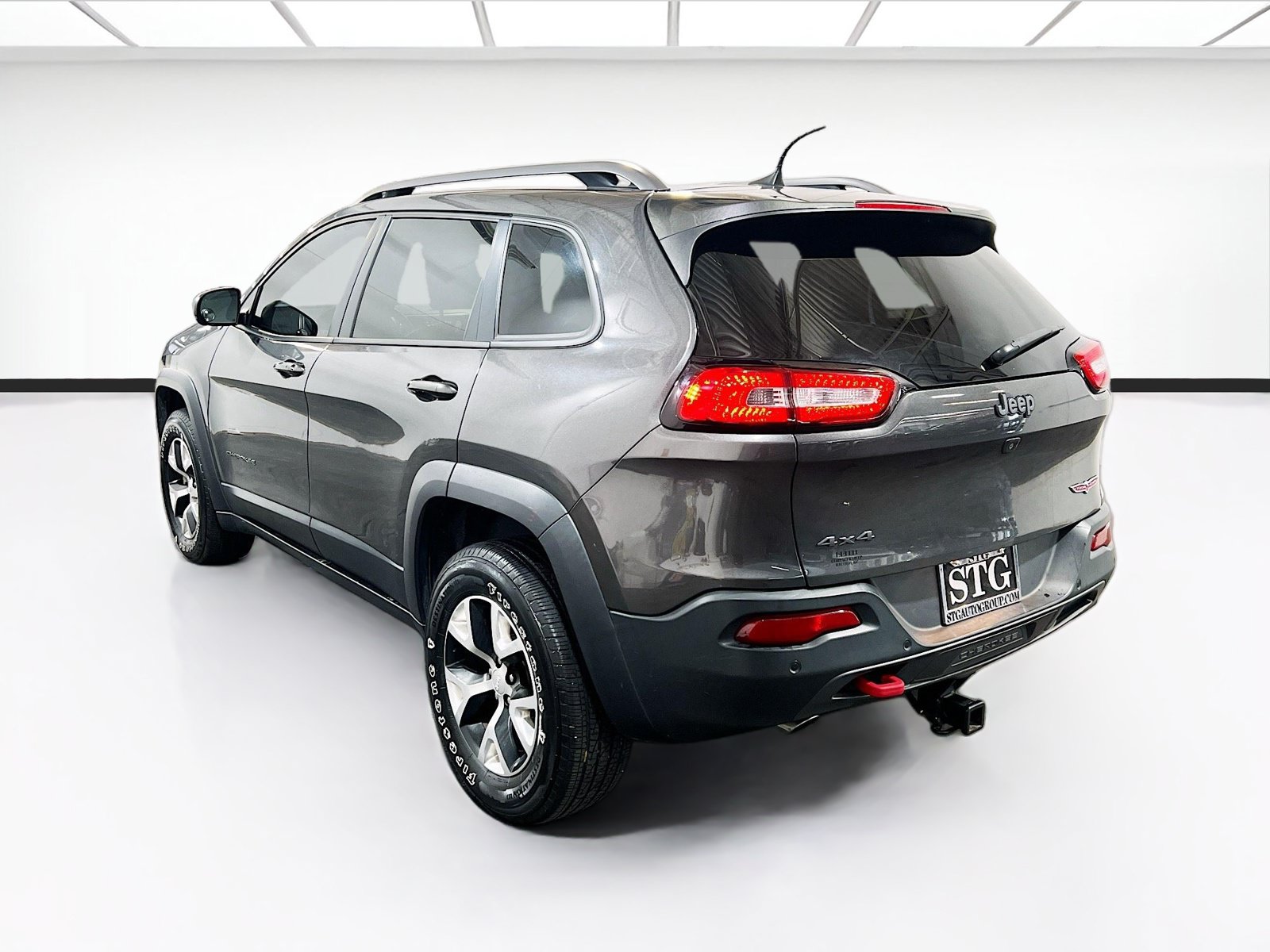 Used 2018 Jeep Cherokee Trailhawk AWD/4WD image 6
