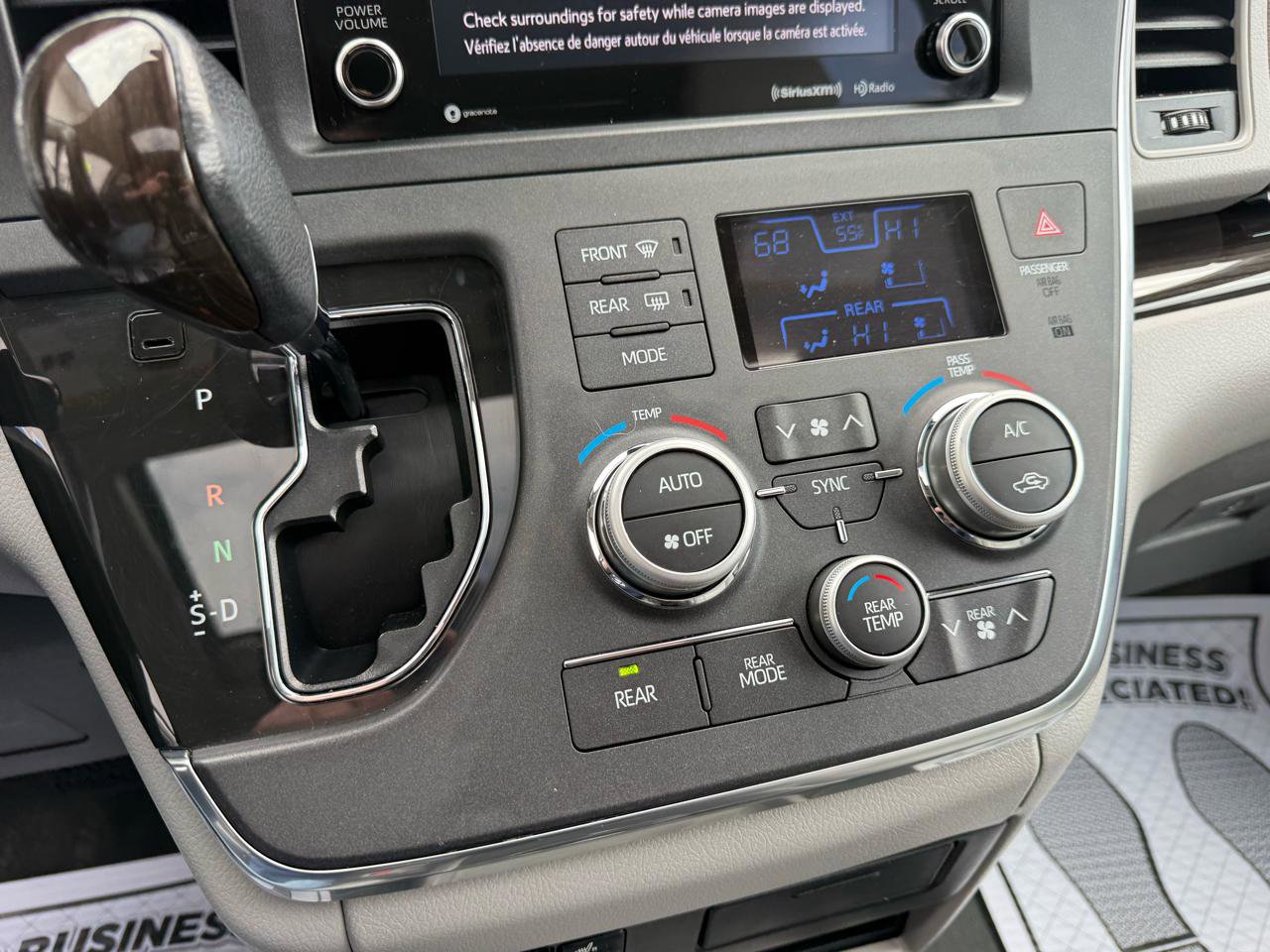 Used 2018 Toyota Sienna XLE w/ Entertainment Package FWD image 32
