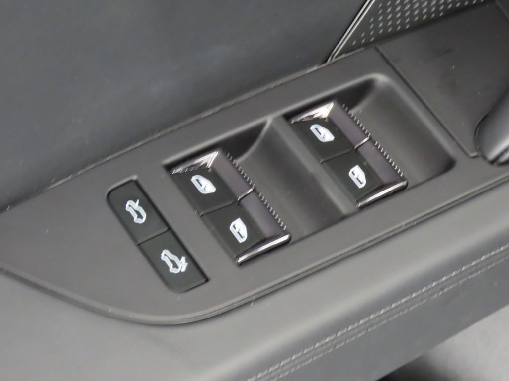 New 2026 Porsche Cayenne Turbo AWD/4WD image 39