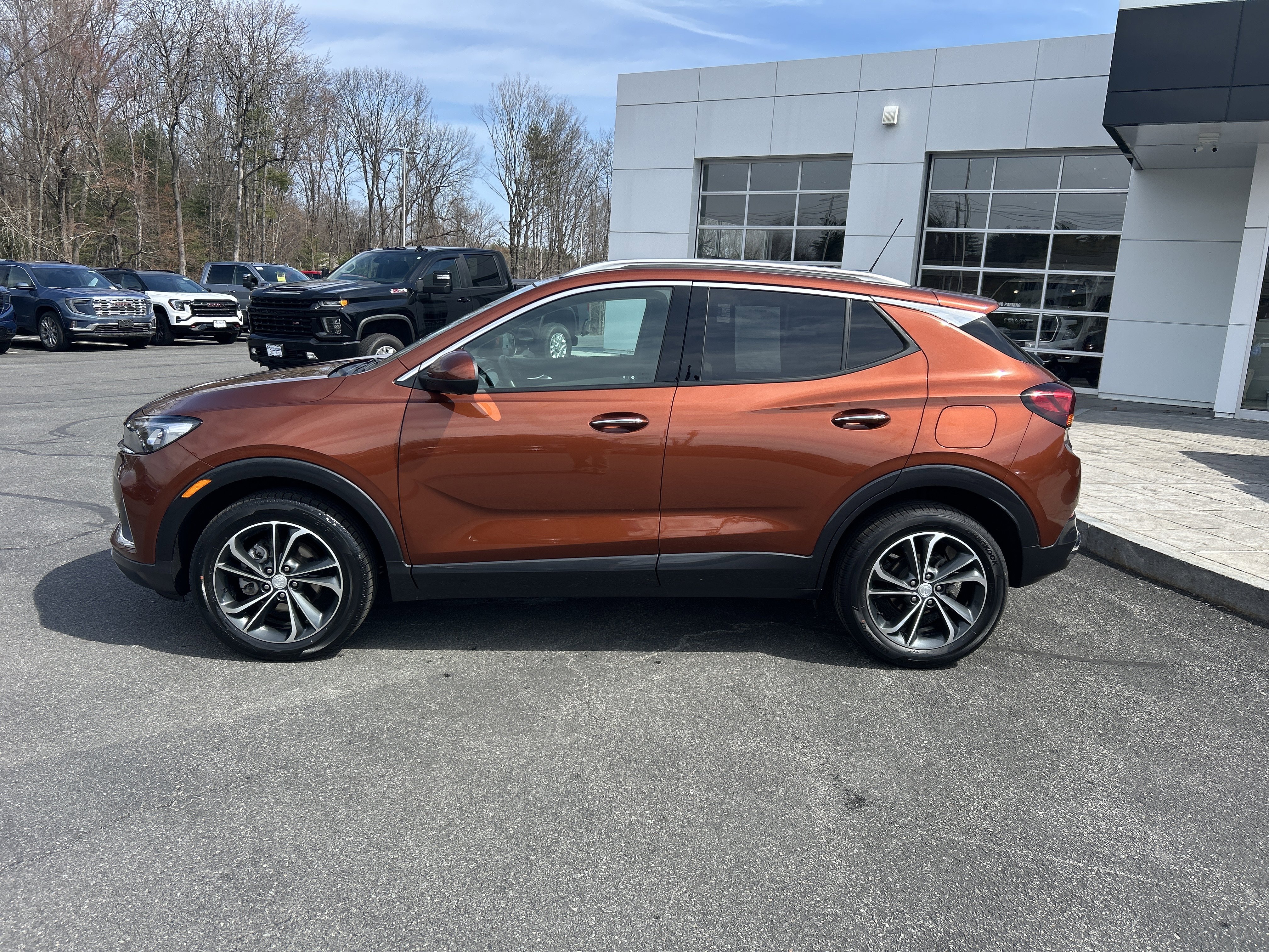 Used 2020 Buick Encore GX Essence w/ Advanced Technology Package image 2