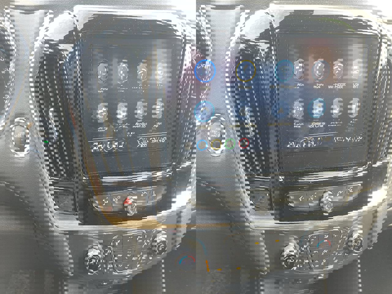 Used 2023 Chevrolet Traverse LT image 12