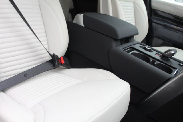New 2025 Land Rover Discovery S image 21