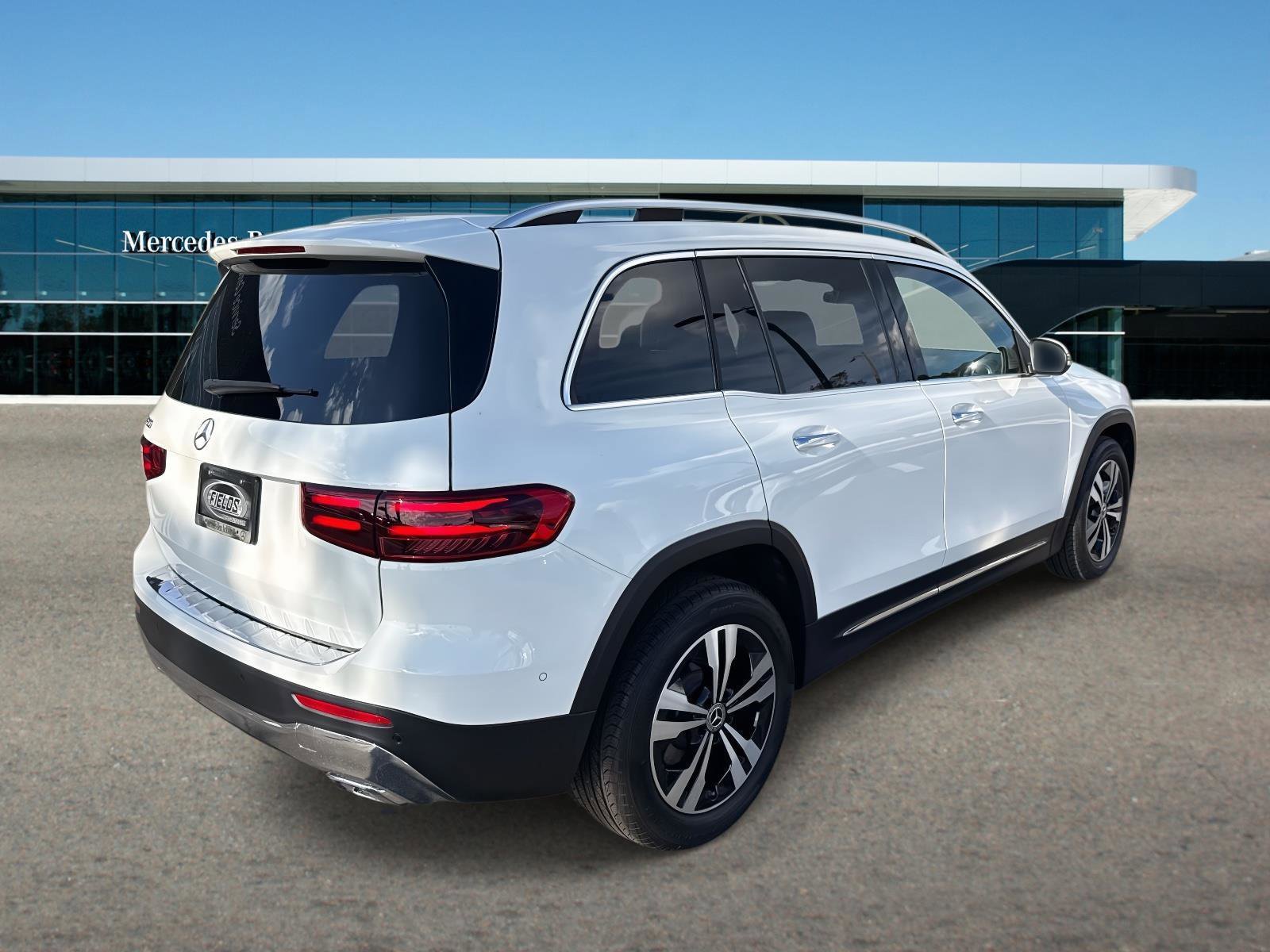 Used 2025 Mercedes-Benz GLB 250 image 3